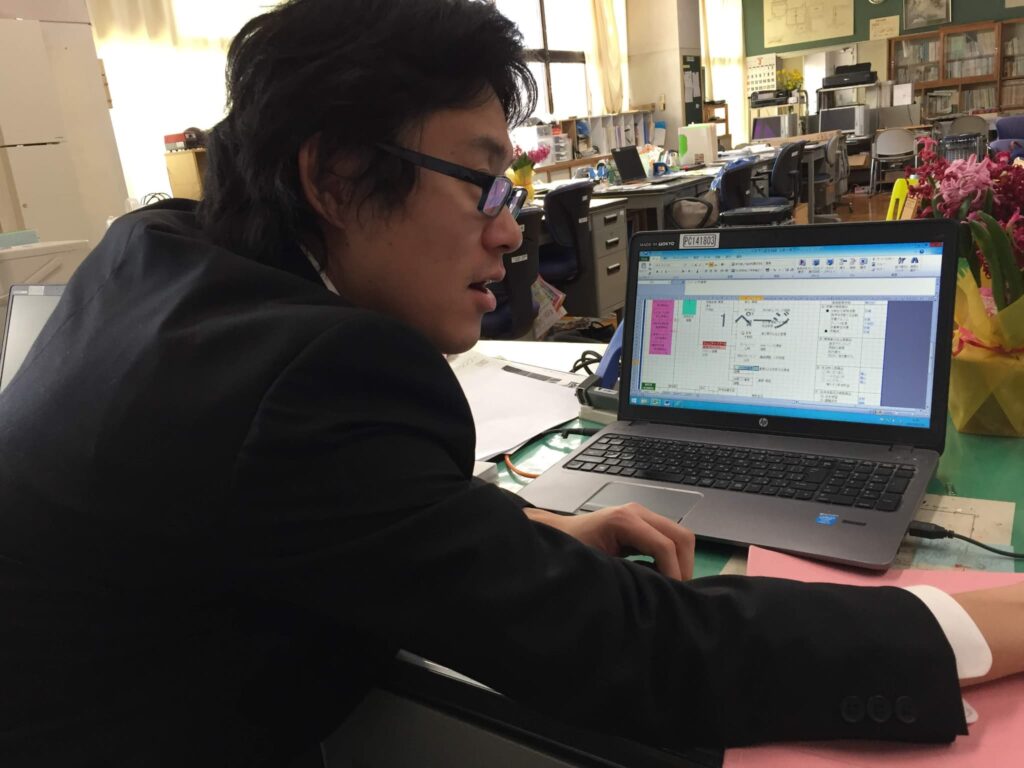 学校で校務支援するソルティー