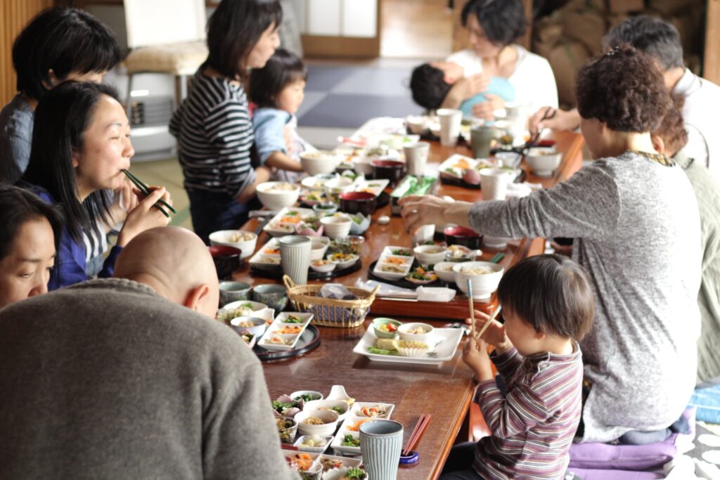 健康的な食事を楽しむ